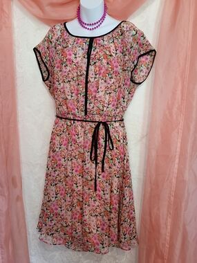 🛍️ BUNDLE ONLY🛍️madison leigh Pink Floral Midi Dress with Black Trim